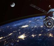 Hvorfor falder en kunstig satellit ikke til jorden?