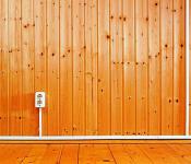 سیم کشی برق در خانه چوبی: انتخاب کابل، اتصال قطع کننده مدار و کنتور، نصب پریز و لامپ سیم کشی برق در خانه چوبی ساخته شده از چوب